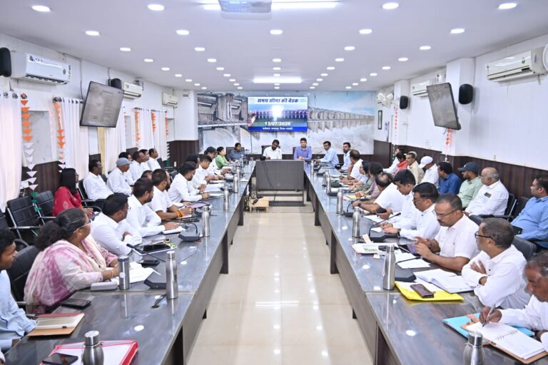 (धमतरी) युवाओं को राष्ट्र निर्माण से जोडऩे माय भारत अभियान तेज होगा: कलेक्टर मिश्रा