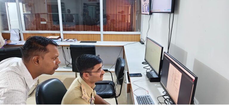 (नारायणपुर)पुलिस अधीक्षक संदीप कुमार पटेल (भा.पु.से.) ने कंट्रोल रूम, वायरलेस सेंटर एवं डायल-112 कंट्रोल सेंटर का किया निरीक्षण