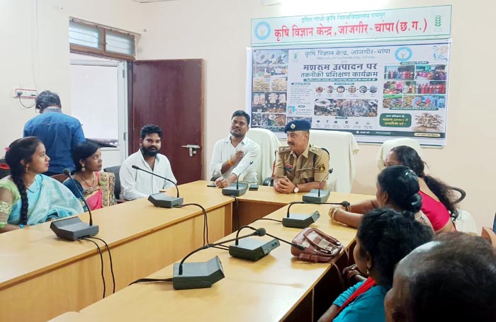 (जांजगीर-चांपा) पैरा से मशरूम उत्पादन बनेगा रोजगार का नया माध्यम – एसपी विजय कुमार पाण्डेय