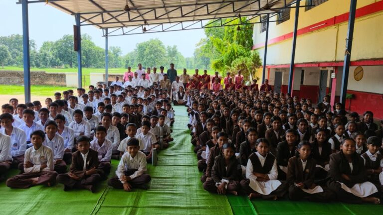 (कांकेर)कांकेर पुलिस ने 250 विद्यार्थियों को सड़क, महिला और साइबर सुरक्षा का पढ़ाया पाठ