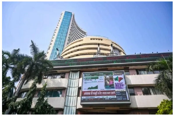 (मुंबई)कच्चे तेल में गिरावट से भारतीय शेयर बाजार में छाई रौनक, आईटी शेयरों में अच्छी खरीदारी; सेंसेक्स 77,000 के पार