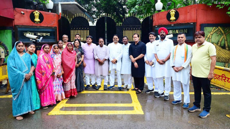 (रायपुर) नकटी गांव बुलडोजर कार्रवाई मामला : कांग्रेस प्रतिनिधिमंडल ने राज्यपाल से की मुलाकात