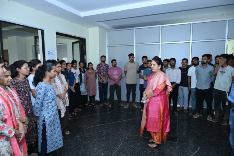 (रायपुर) महापौर मीनल चौबे ने फुण्डहर में यूथ हॉस्टल का निरीक्षण किया, नक्सल प्रभावित क्षेत्रों के विद्यार्थी युवाओं से चर्चा कर उनकी समस्याओं की जानकारी लेकर त्वरित निदान के दिये निर्देश