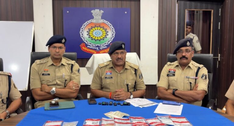 (दुर्ग)दुर्ग पुलिस ने 8 चोरी की वारदातों का किया खुलासा, दो आरोपी गिरफ्तार; 32 लाख का माल और वाहन बरामद