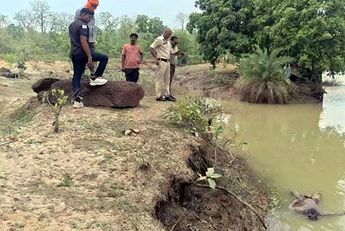 (राजिम) सरगी नाला में मिला युवक का सड़ी-गली हालत में शव, पहचान में जुटी पुलिस