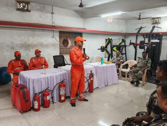 (दुर्ग) दुर्ग में एसडीआरएफ की मॉक ड्रिल: बाढ़, अग्निकांड और आपदा बचाव का किया गया लाइव प्रदर्शन
