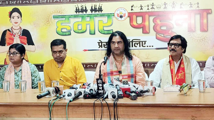 (रायपुर) रायपुर में देवकी नंदन ठाकुर बोले— बच्चों को गीता का ज्ञान जरूरी