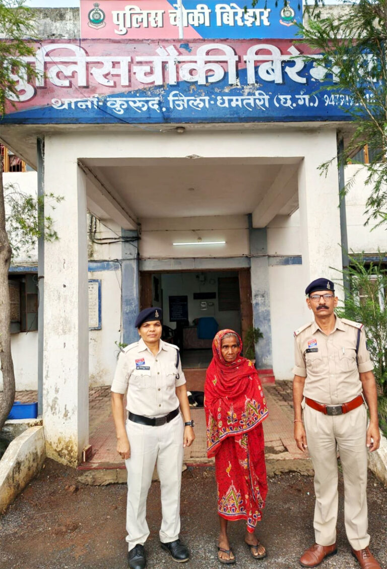 (धमतरी) धमतरी पुलिस की संवेदनशील पहल: मानसिक रूप से अस्वस्थ वृद्ध महिला को सुरक्षित पहुंचाया सेंदरी मानसिक चिकित्सालय