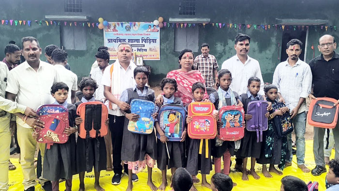 (बीजापुर) 21 साल बाद फिर गूंजी स्कूल की घंटी, बीजापुर के 37 बंद विद्यालयों में लौटी बच्चों की मुस्कान