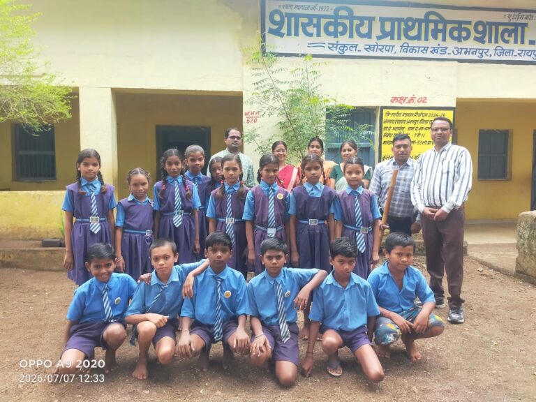 (रायपुर)बच्चों के चेहरों पर मुस्कान, कर्मचारियों का जन्मदिन बना