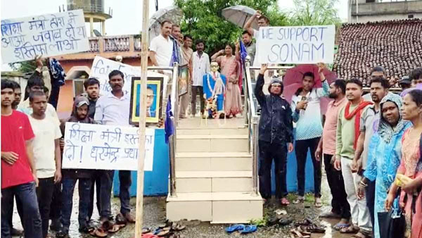 (गरियाबंद) दिल्ली में जारी छात्र आंदोलन के समर्थन में छात्रों और सामाजिक कार्यकर्ताओं ने विशाल रैली निकालकर प्रदर्शन किया