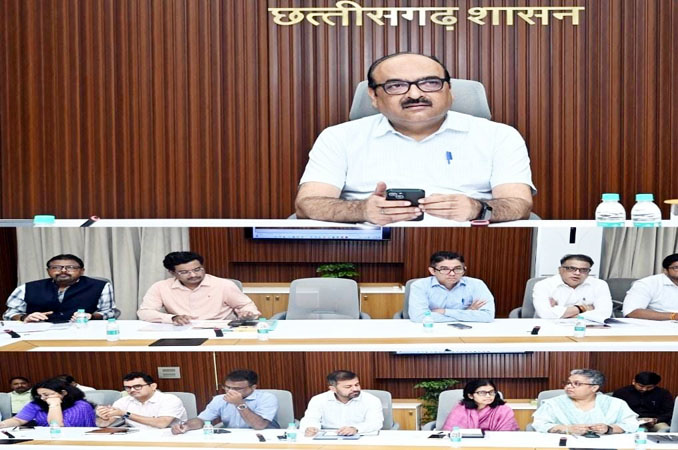 (रायपुर) मुख्य सचिव विकासशील ने महानदी भवन में विभाग सचिवों की बैठक ली