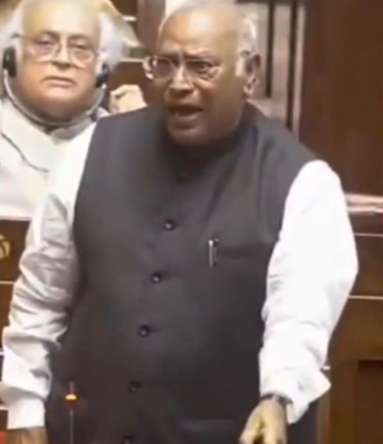 पेपर लीक विवाद: खरगे ने सरकार पर साधा निशाना, शिक्षा मंत्री के इस्तीफे की मांग दोहराई