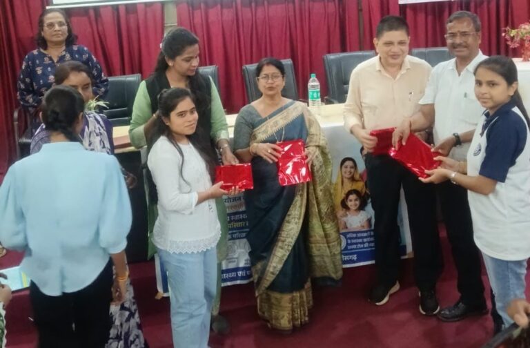 (दुर्ग) विश्व जनसंख्या दिवस पर संगोष्ठी, पोस्टर एवं क्विज प्रतियोगिता आयोजित