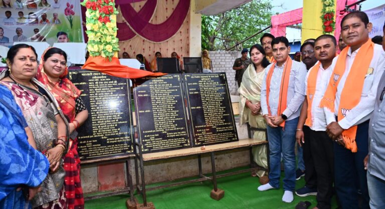 (रायपुर) सरकार गांवों के समग्र विकास के लिए प्रतिबद्ध: राजस्व मंत्री टंक राम वर्मा