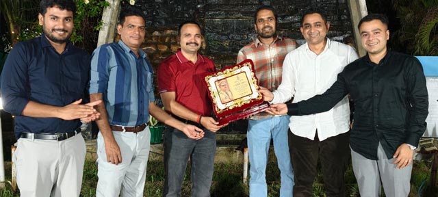 (धमतरी) पुलिस अधीक्षक श्री सूरज सिंह परिहार को भावभीनी विदाई, प्रशासन एवं पुलिस अधिकारियों ने उनके सफल एवं उल्लेखनीय कार्यकाल को किया नमन