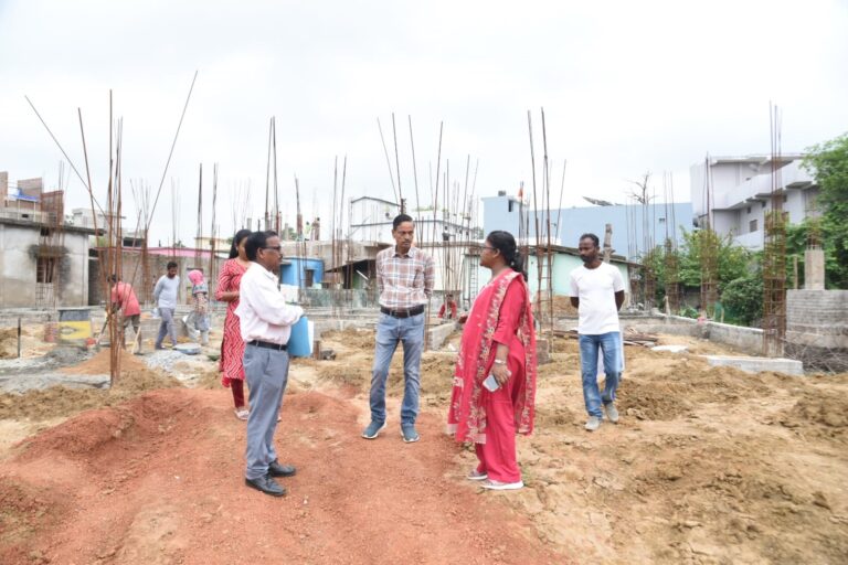 (कोण्डागांव)कलेक्टर ने जल संसाधन विभाग के निर्माणाधीन कार्यालय भवनों का किया निरीक्षण