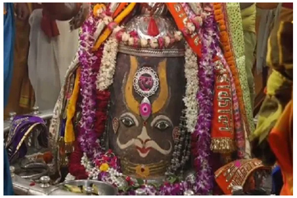 मस्तक पर श्रीराम का नाम, वैष्णव तिलक संग बाबा महाकाल की दिव्य भस्म आरती
