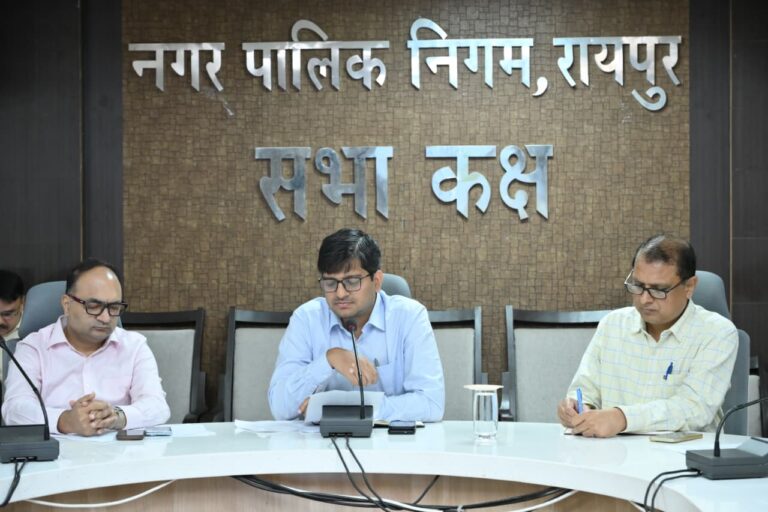 (रायपुर) आयुक्त संबित मिश्रा ने अगले 77 दिनों हेतु प्रतिदिन 1 करोड़ 62 लाख रूपये की राजस्व वसूली करने का दिया लक्ष्य, जोन कमिश्नरों, जोन सहायक राजस्व अधिकारियों, राजस्व कर्मचारियों को प्रतिदिन राजस्व वसूली करने दिए लक्ष्य