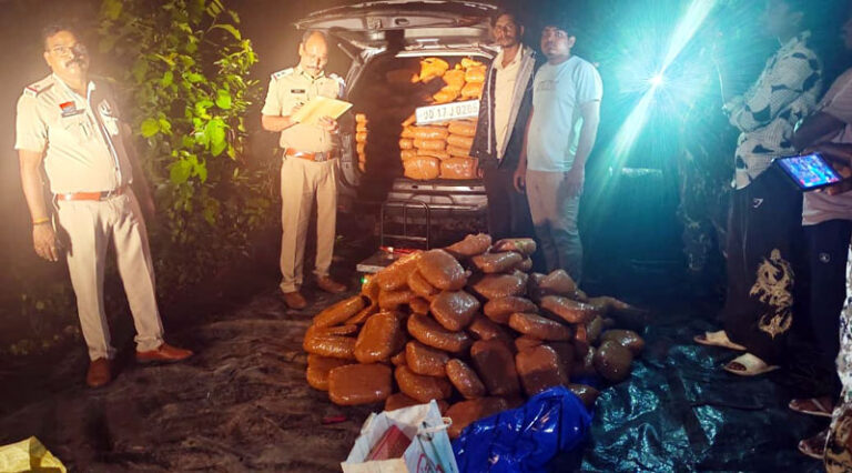 जशपुर पुलिस की बड़ी कार्रवाई, 552 किलो गांजा और तीन कार जब्त, दो अंतरराज्यीय तस्कर गिरफ्तार
