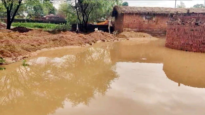 (डोंगरगढ़) पहली तेज बारिश में डोंगरगढ़ की खुली पोल, कई इलाकों में जलभराव से जनजीवन प्रभावित