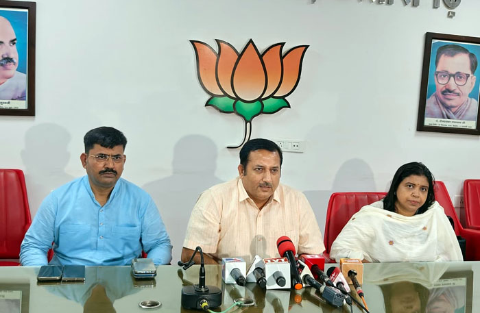 (रायपुर) कांग्रेस एक भ्रष्टाचारी को बचाने के लिए धरना-प्रदर्शन और आंदोलन कर रही है – डॉ. विजयशंकर मिश्रा
