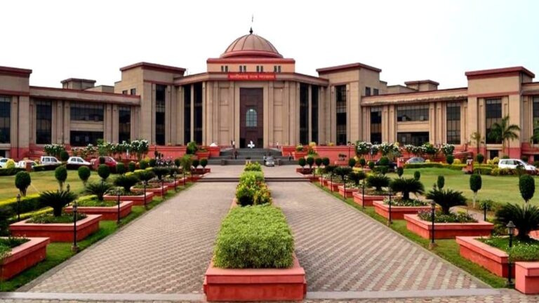 (बिलासपुर) हाईकोर्ट का बड़ा फैसला: दृष्टिबाधित पीटीआई शिक्षकों की नौकरी नहीं छीन सकती सरकार