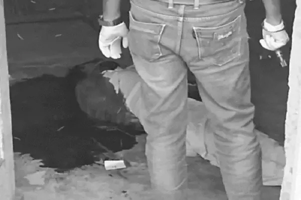 बॉयफ्रेंड को घर बुलाया और फिर कुल्हाड़ी से काट डाली गर्दन, हाथ-पैर और मुंह भी बांधा