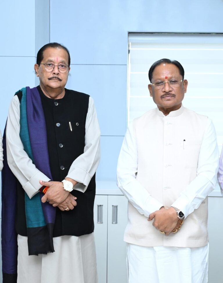 (रायपुर)मुख्यमंत्री विष्णु देव साय से झारखंड के वित्त मंत्री राधाकृष्ण किशोर ने की सौजन्य भेंट