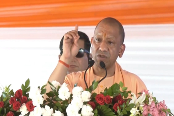 CM योगी का सपा-कांग्रेस पर हमला, बोले-हनुमानगढ़ी की सीढ़ियों पर नमाज पढ़ाने का पाप क्यों किया