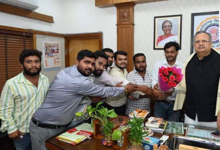 (रायपुर) 16 दिन बाद खत्म हुआ बिजली संविदा कर्मचारियों का आंदोलन, बुधवार से लौटेंगे ड्यूटी पर