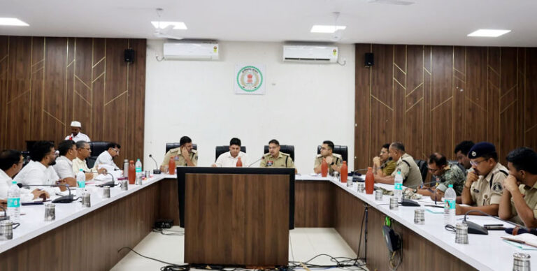 (बीजापुर) नक्सल पीडि़तों, शहीद जवानों और आत्मसमर्पित माओवादियों से जुड़े मामलों का त्वरित निराकरण करें – एसपी यादव