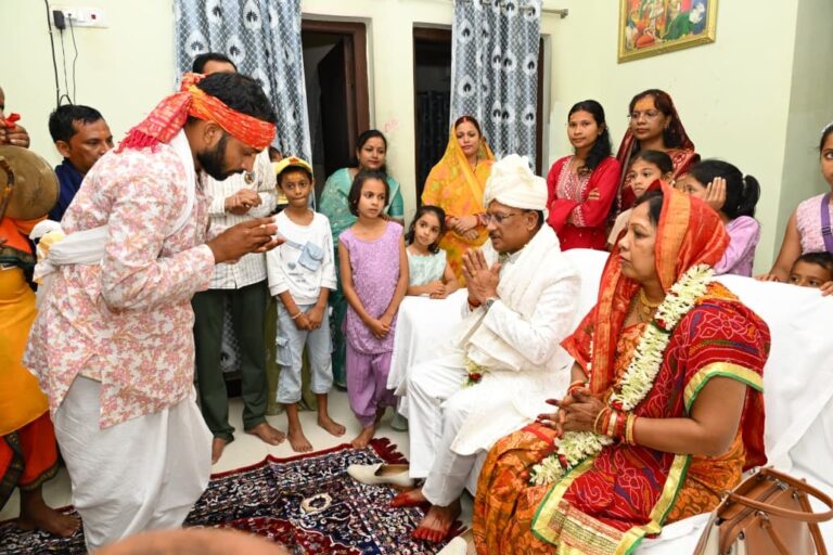 (जशपुरनगर)मुख्यमंत्री विष्णुदेव साय ने दोकड़ा में रथयात्रा महोत्सव में गजपति महाराजा की परंपरा निभाई