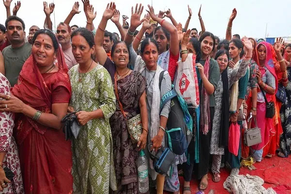 बम-बम भोले’ के जयकारों के बीच अमरनाथ यात्रा शुरू : पहला जत्था रवाना, 28 अगस्त तक होंगे बाबा बर्फानी के दर्शन