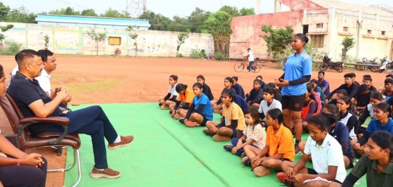 (कवर्धा) स्थानांतरण पर एसपी धर्मेंद्र सिंह को भावभीनी विदाई, प्रशिक्षुओं ने कहा- आपका योगदान रहेगा अविस्मरणीय