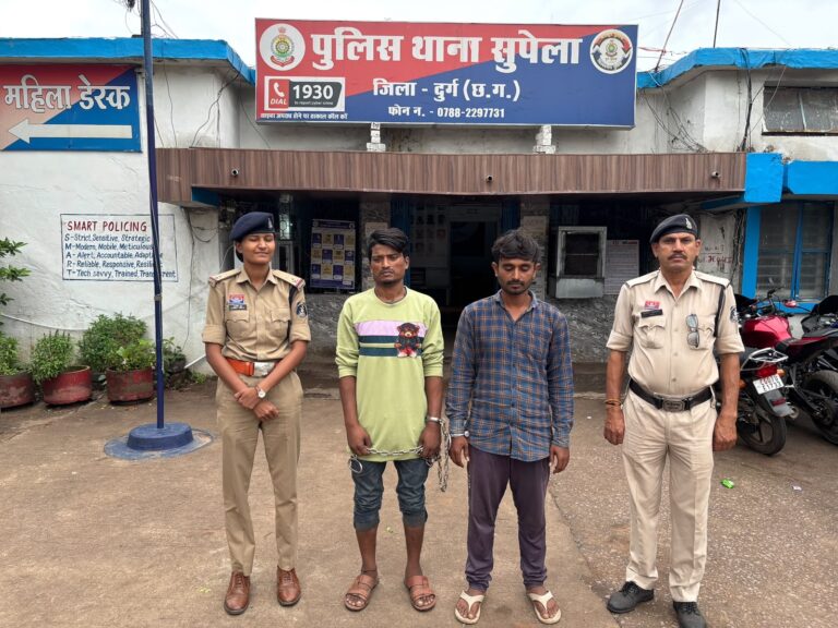 (दुर्ग)पिंक पेट्रोलिंग की बड़ी कार्रवाई: स्कूल परिसर में शराब पी रहे दो ०गिरफ्तार, छात्रा से छेड़छाड़ करने वाला आरोपी भी दबोचा