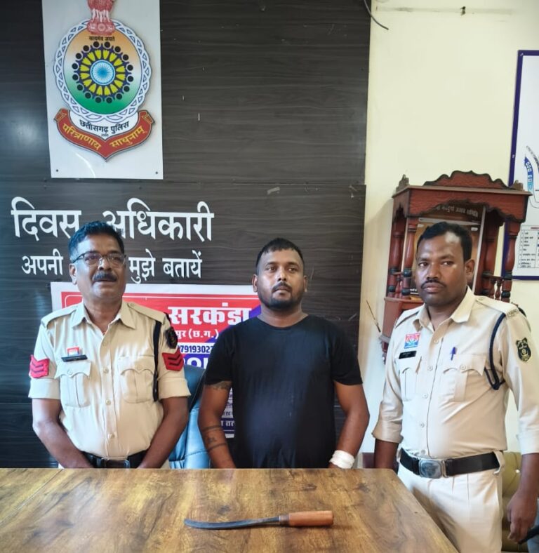 संपत्ति अपने नाम कराने के लिए पिता पर हमला, गंडासे से दौड़ाने वाला बेटा गिरफ्तार