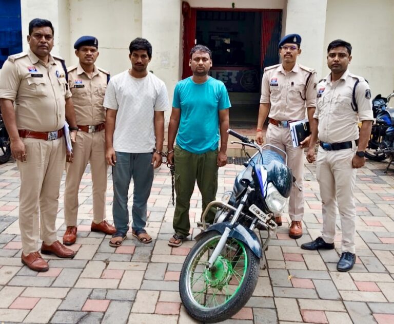 रेलवे कॉलोनी ताला तोड़ वारदात बेनकाब, अंतरराज्यीय चोर गिरफ्तार, बाइक जब्त
