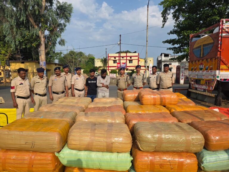 (बलरामपुर) 16 करोड़ के गांजा तस्करी नेटवर्क पर बड़ा प्रहार, 4 और तस्कर गिरफ्तार, अब तक 9 आरोपी पुलिस गिरफ्त में
