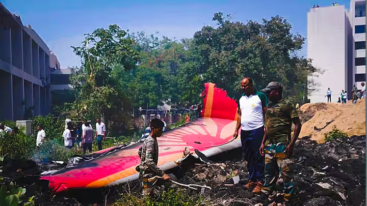 एयर इंडिया विमान हादसे की अंतिम जांच रिपोर्ट अक्टूबर तक संभव, एएआईबी ने कॉकपिट रिकॉर्डिंग मांगने का विरोध किया