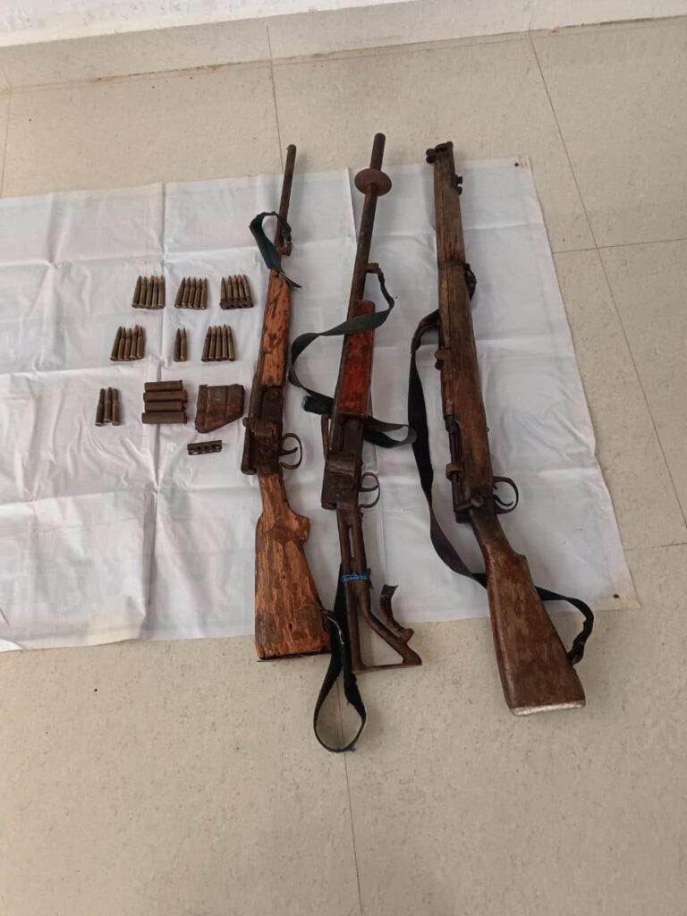 (नारायणपुर) नक्सलियों का हथियार डंप बरामद, पुलिस-बीएसएफ की संयुक्त कार्रवाई में रायफल और कारतूस जब्त