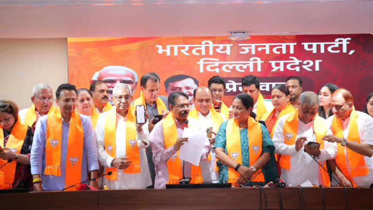 भाजपा में इंद्रपथ विकास पार्टी का विलय, सभी 16 पार्षदों ने थामा बीजेपी का दामन