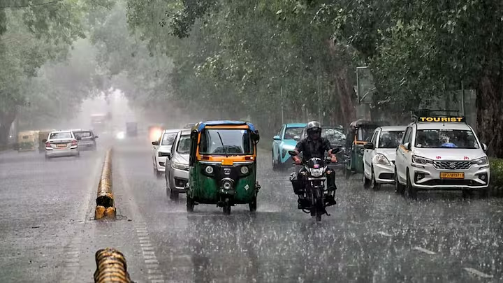 दिल्ली और उत्तर प्रदेश समेत कई शहरों में पहुंचा मानसून, मुंबई में रेड अलर्ट जारी