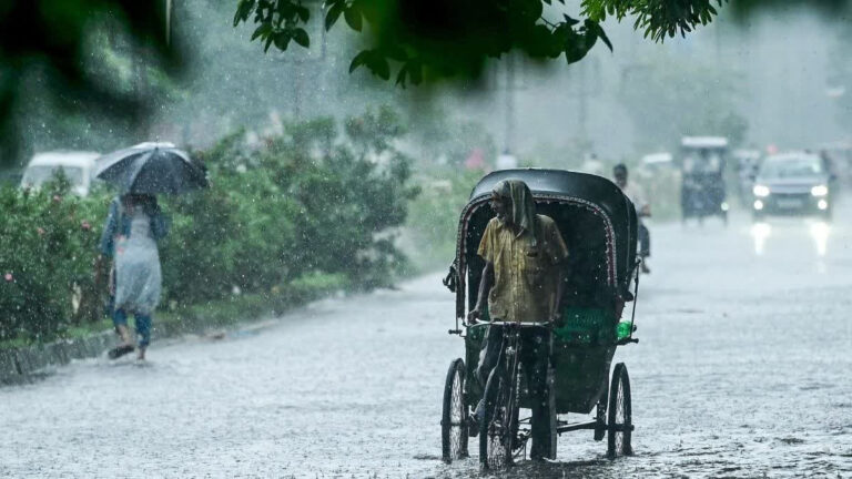पूरे भारत में मानसून हुआ एक्टिव, भारी बारिश, समुद्र में आंधी-तूफान और तेज हवाओं की चेतावनी