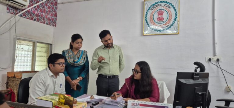 (मोहला) राजस्व प्रकरणों का करें समयबद्ध निराकरण-कलेक्टर प्रजापति