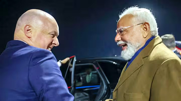 प्रधानमंत्री मोदी न्यूजीलैंड पहुंचे, क्रिस्टोफर लक्सन ने ऑकलैंड हवाई अड्डे पहुंचकर किया स्वागत
