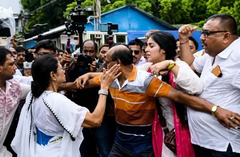 कालीघाट में तृणमूल की रैली में हंगामा, पूर्व सीएम ने ममता ने पार्टी कर्मी को थप्पड़ जड़े