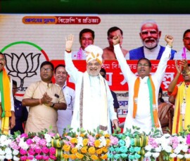 केंद्रीय मंत्री अमित शाह ने असम विधानसभा चुनावों से पहले, असम के श्रीभूमि जिले में पार्टी उम्मीदवारों के समर्थन में एक जनसभा में हिस्सा लिया।