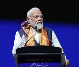 प्रधानमंत्री नरेन्द्र मोदी मलेशिया के कुआलालंपुर में भारतीय समुदाय के कार्यक्रम को संबोधित करते हुए.
