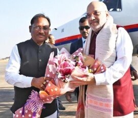 तीन दिवसीय दौरे पर रायपुर पहुंचे केंद्रीय गृहमंत्री अमित शाह, जहां एयरपोर्ट पर मुख्यमंत्री विष्णु देव साय और राज्य के गृह मंत्री विजय शर्मा ने उनका स्वागत किया। यह दो महीनों के भीतर उनका दूसरा छत्तीसगढ़ दौरा है।